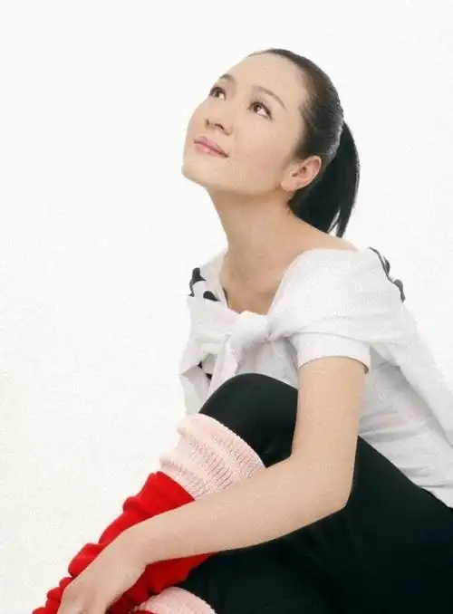 回顾马丽大学毕业后立马结婚和丈夫恩爱31年儿子是她的骄傲