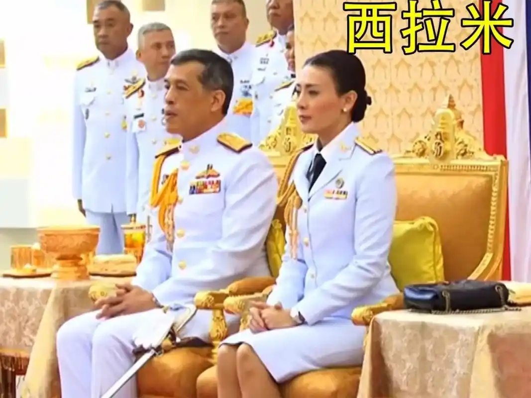 原创西拉米穿一身戎装好惊艳陪国王亮相重大庆典英气范不输苏提达