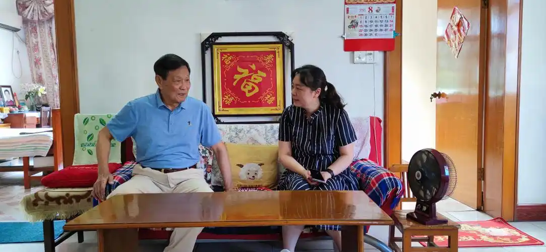 市经信局党组书记刘婷看望慰问机关离退休干部