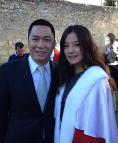 赵薇老公是谁(赵薇嫁给身价4亿的黄有龙)_可可情感网