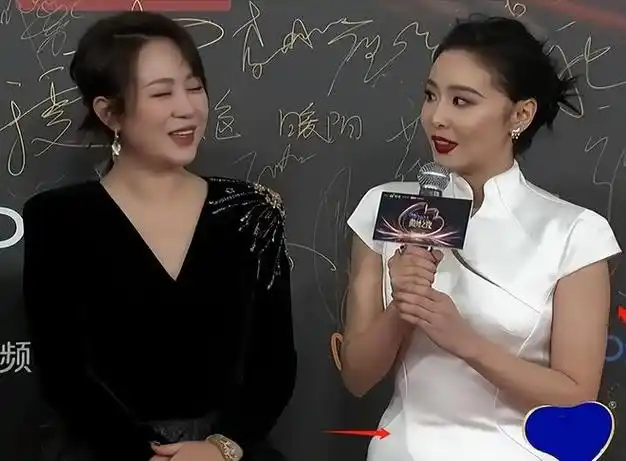 红毯这一夜35岁的景甜用肚子上赘肉治好了大家的身材焦虑