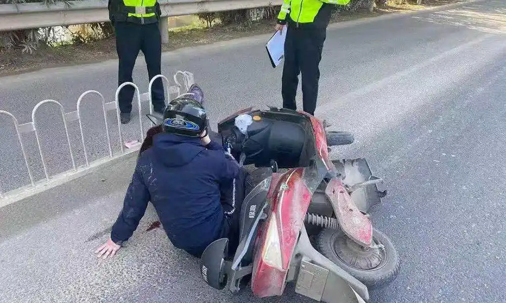 跑网约车看到电动车撞人逃逸,我本可以拦截,最后却选择了放弃