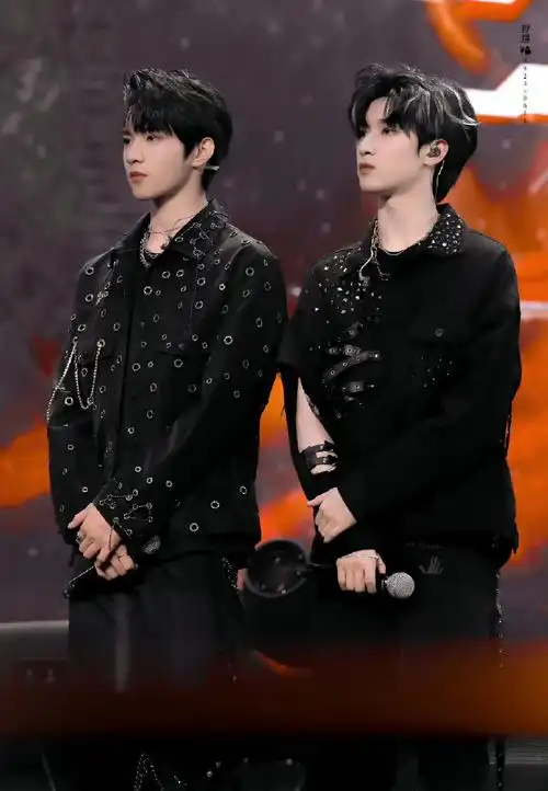 刘耀文严浩翔共用脑电波##刘耀文严浩翔在应援法里修勾叫