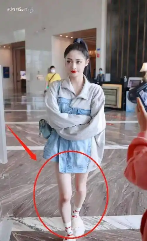 这才是女明星真实的"腿型"……_风格_形状_裙子
