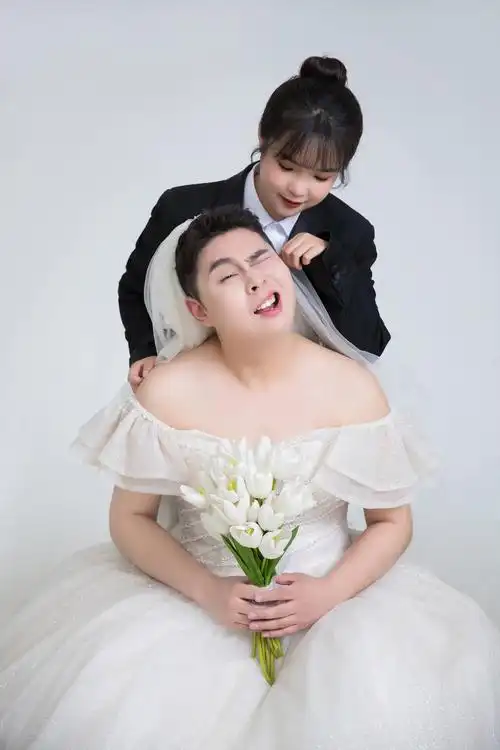 搞怪婚纱照🆚传统婚纱照,更喜欢哪一组呢?