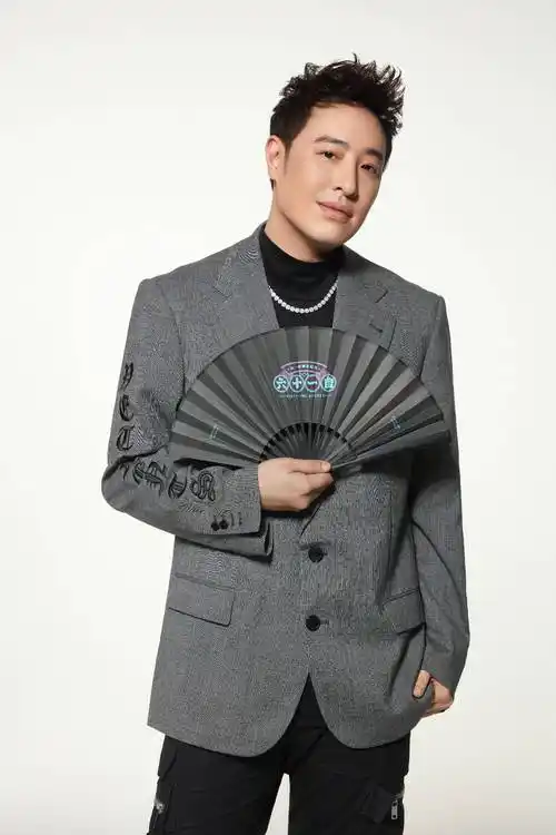 潘玮柏变身牛杂火锅馆馆长网友找到了合适的代言