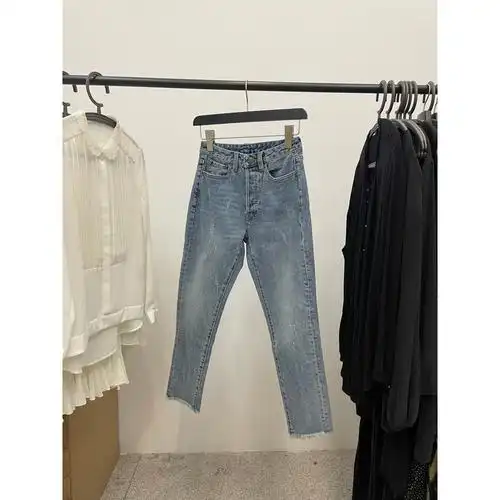 尾单 直筒显瘦毛边扣子款浅蓝牛仔裤-阿里巴巴