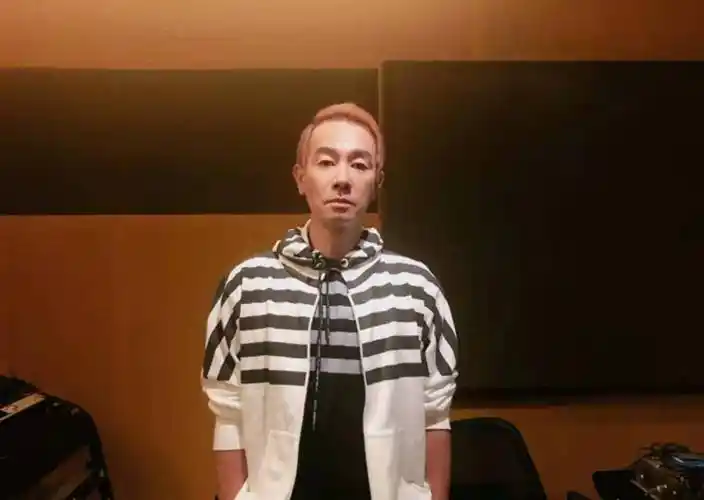 霸气山鸡哥陈小春:应采儿的出现治愈了脆弱的我_因为_时候_蓝姨