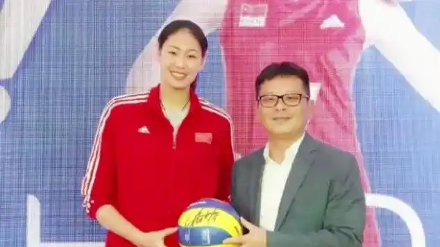 恭喜女排,颜妮正式上任,亮相女排新岗位,郎平期待|排球运动员|国际