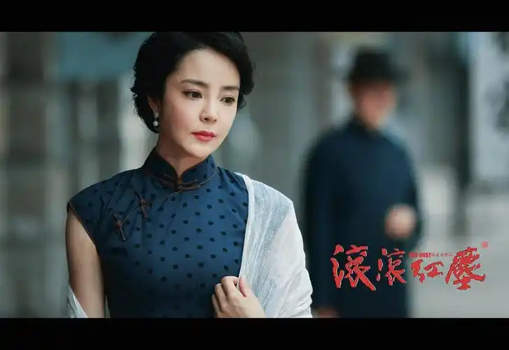 民国旗袍美女身姿玲珑有致性感私拍