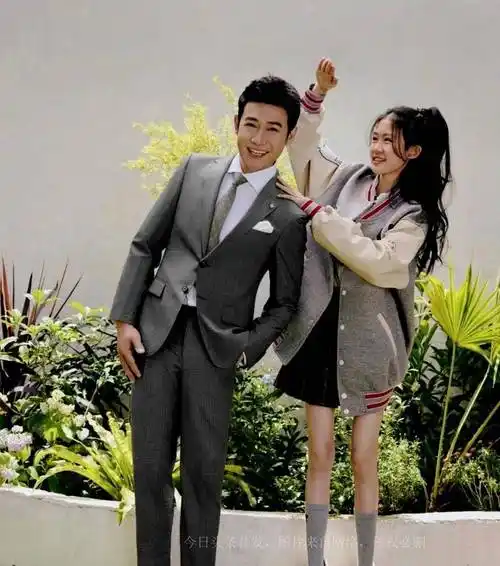 陆毅父女拍写真,贝儿双腿太细遭质疑,鲍蕾晒花絮视频力证未p图_照片