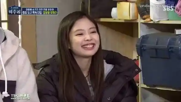 先来回顾一下jennie在《美秋里》的可爱表现