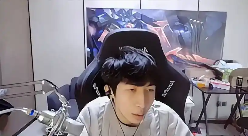 前阶段小超梦也跟mlxg等人一起参加了德杯的主播赛道,也是拿下了虎牙