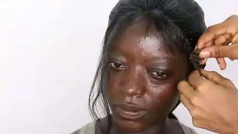 黑人妹子妆前丑到无法直视,化完欧美妆后,竟然认不出来了