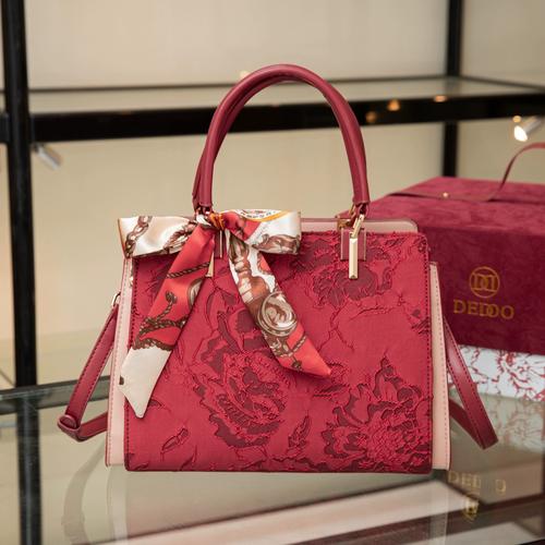 喜婆婆提花红色手提包女2024中年妈妈礼物旗袍结婚包礼物新娘婚包