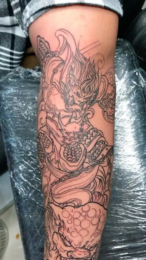 帮客人设计的悟空花臂正在进行中,期待完成后的效果吧.