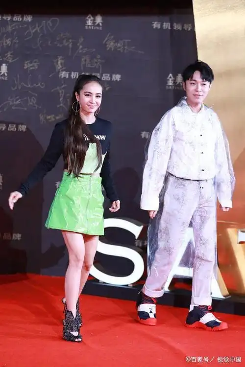 蔡依林性感亮相助阵吴青峰参加歌手总决赛 被赞"好配的一对!