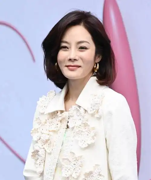 蔡琳与儿子参加活动