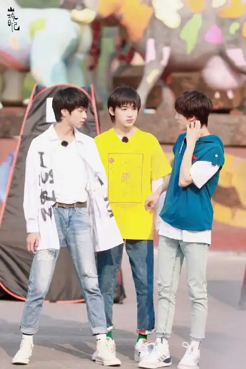 时代少年团超话95#少年梦游记#20190928 团综录制彩色棉花糖 卡通氢