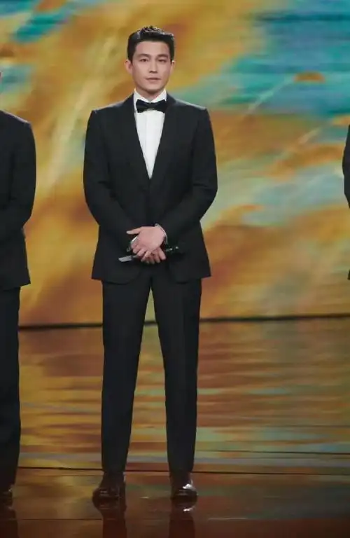 欧豪这么帅为什么火不起来,是不是因为他演的剧都太"正"了,还有人说是