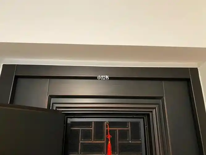 没门套的入户门这个地方怎么处理