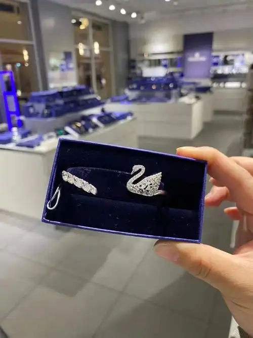 施华洛世奇swarovski镂空天鹅手镯