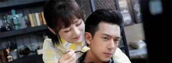 肖战撇下王一博和朱一龙跨年,杨紫李现解绑了?_电视_卫视_东方