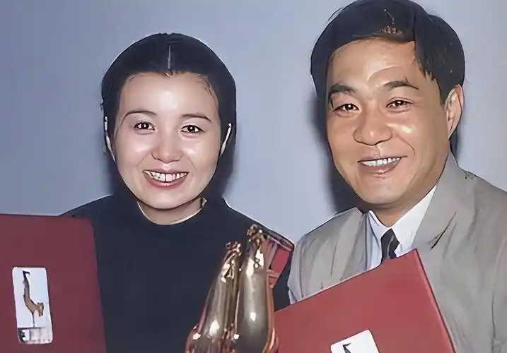回顾赵君与郑卫莉离婚20年前妻嫁给杜淳父亲而他59岁仍然单身