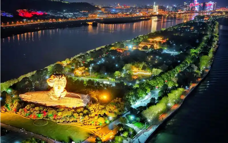 湘江北去,橘子洲头