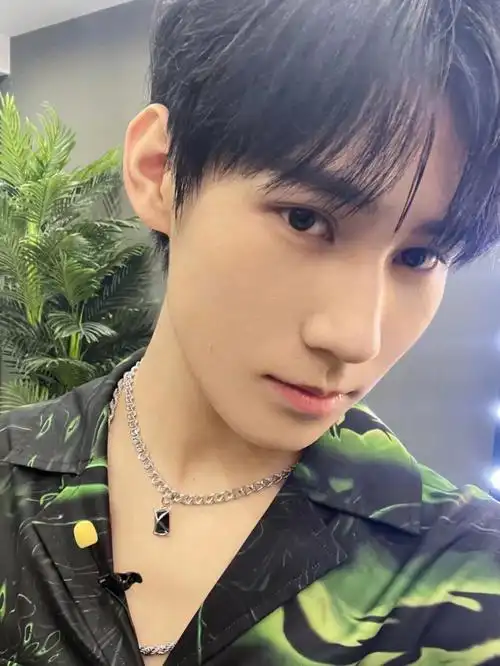 自拍之神张真源