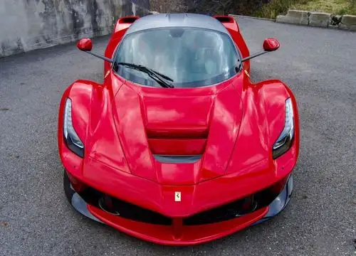 红色法拉利laferrari,壕生活!