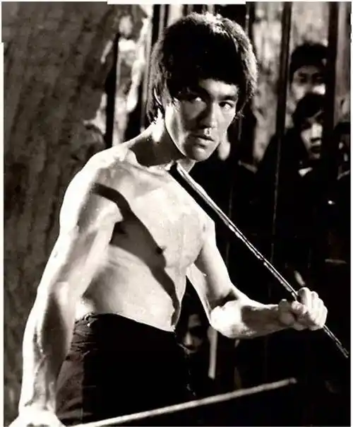 李小龙创立截拳道对中西文化的借鉴研究