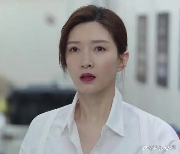 事实证明王传君没说错,和胡歌分手9年,江疏影的体面终究是垮了