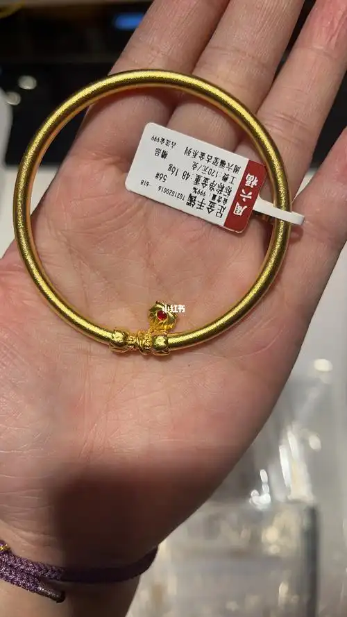 周六福新款手镯了解一下06