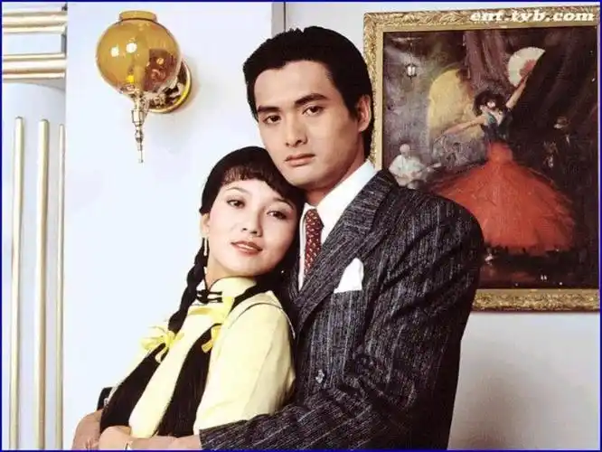 70岁赵雅芝晒与老公合照,网友调侃像父女,男方身份不简单_腾讯新闻