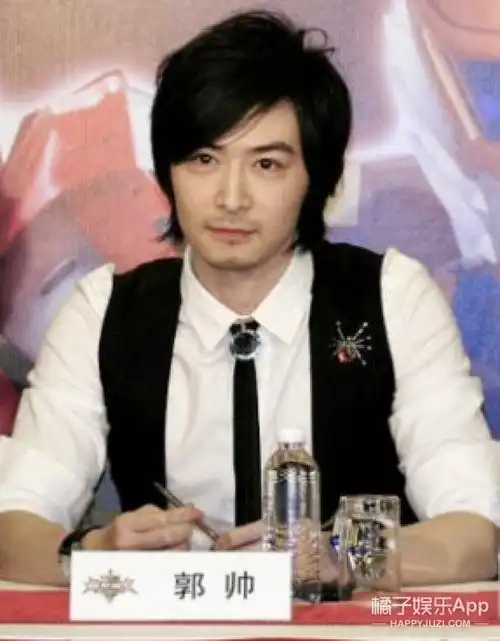 好久不见8年了铠甲勇士里的风鹰侠现在成帅大叔啦