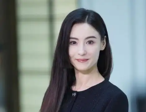 要知道在2021年的时候,也传出过张柏芝疑似怀上四胎的消息.