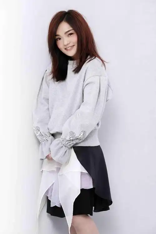徐佳莹宣传照徐佳莹写真徐佳莹封面>>>点击试听徐佳莹《因爱闪光》