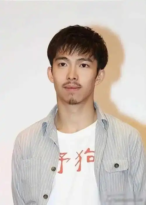 40岁谭卓官宣恋情,男方是演员"黄毛",原来两人早就有迹可循|章宇|追求