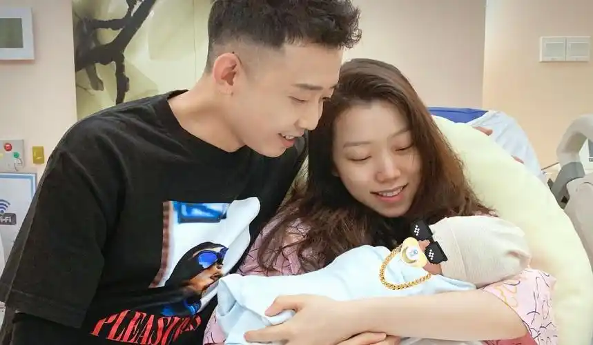 有种重女轻男叫gai老婆综艺公开宝宝性别表情都难控制