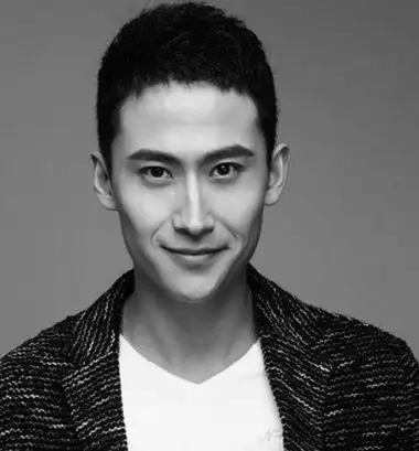 照片做黑白色不减寸头男发潮气 男生做寸头短发的划时代效果