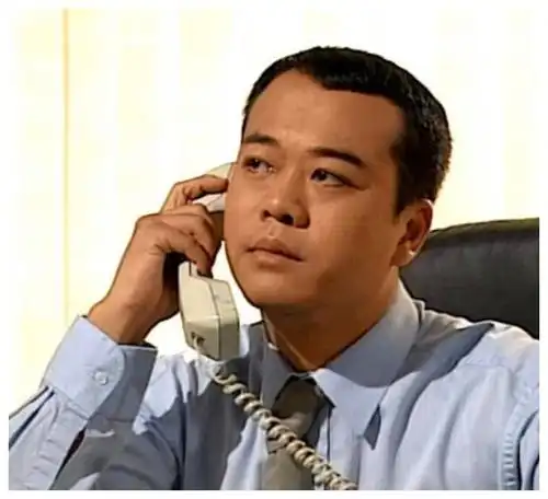 不过年轻时的欧阳震华并不胖,他9月份在社交平台上分享自己的旧照