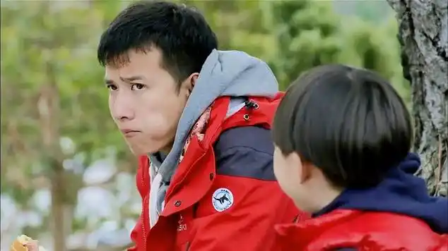 小爸爸夏天真是个懂事的孩子知道爸爸的辛苦太可爱了