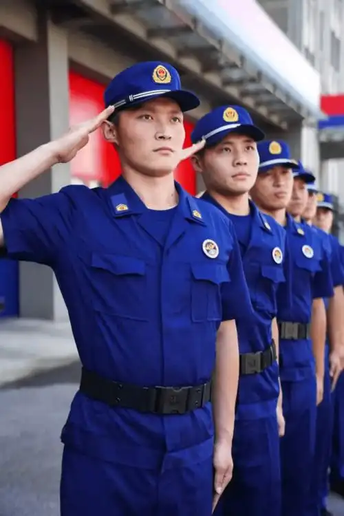 新形象期待新辉煌——石景山消防救援支队隆重举行专职消防员,消防