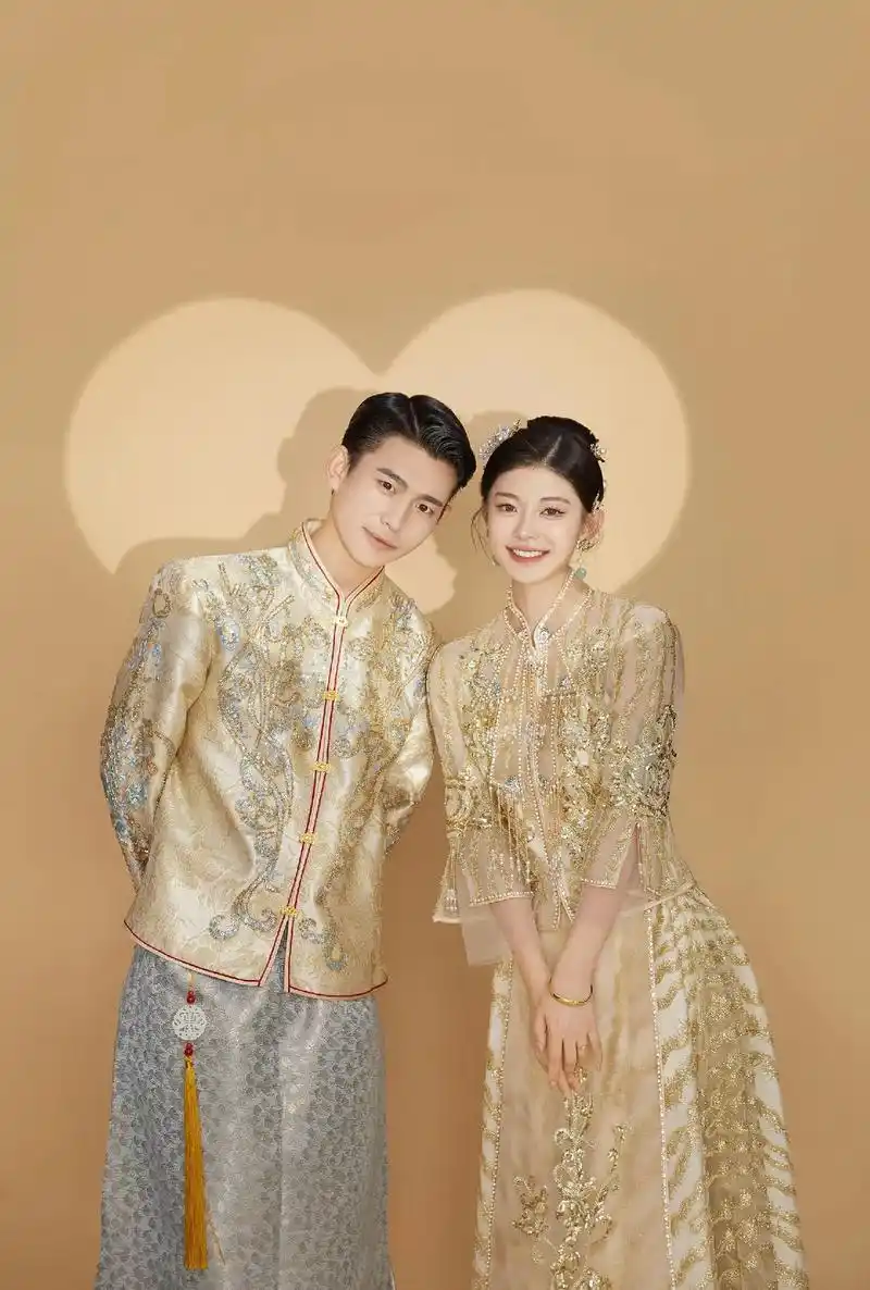 三门网红婚纱摄影 被赞爆的中式秀禾服,简约干净唯美#台州备 - 抖音