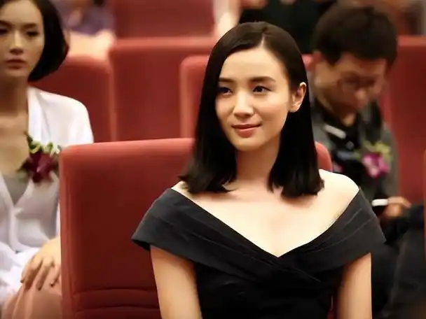 回顾小宋佳:因事业放弃陈龙因婚姻放弃张黎,现与黄少峰长相厮守