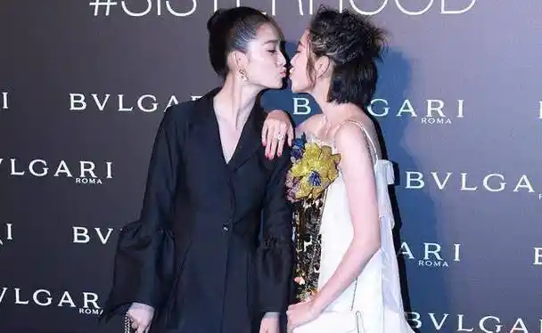 李沁挽着张若昀被全网吐槽,老婆唐艺昕正怀孕_关系_网友_闲言碎语