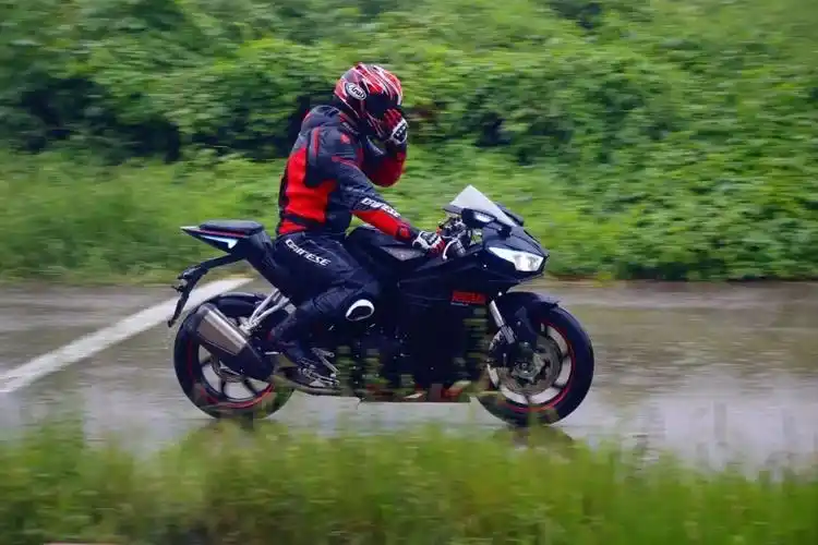 25800元,配日清卡钳宗申发动机铝合金摇臂的跑车 - 诺马刀锋400跑车