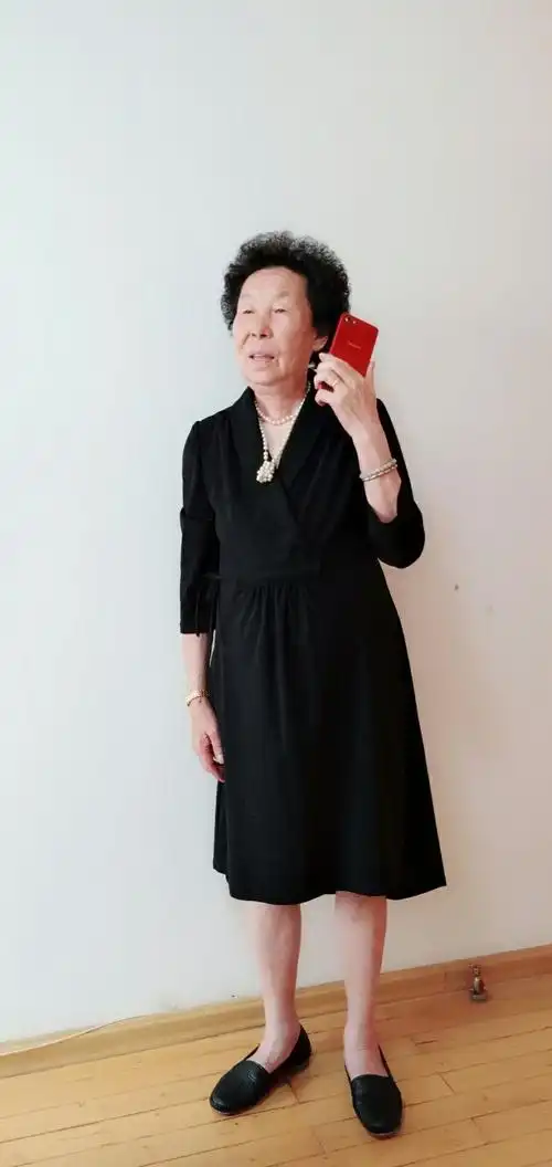 八十岁老人穿旗袍更漂亮