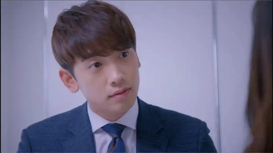 p>郑智薰(rain),1982年6月25日出生于韩国首尔,韩国流行男歌手,演员